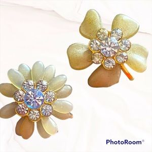 Vintage 60s style flower earrings